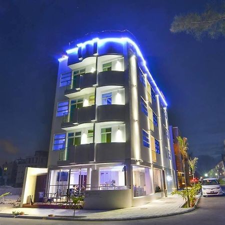 הולהומאל Airport Beach Hotel מראה חיצוני תמונה