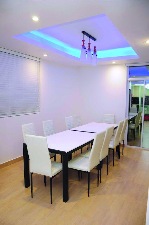 הולהומאל Airport Beach Hotel מראה חיצוני תמונה