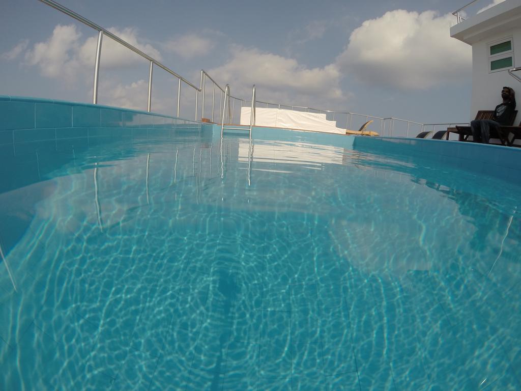 הולהומאל Airport Beach Hotel מראה חיצוני תמונה