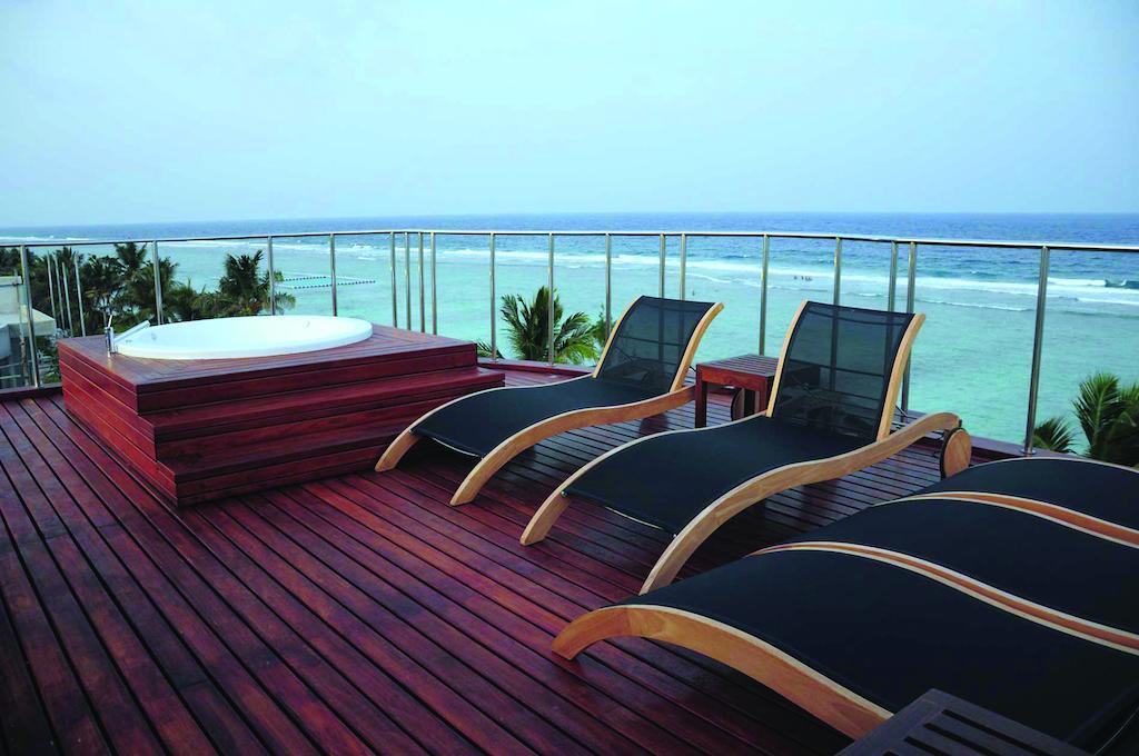 הולהומאל Airport Beach Hotel מראה חיצוני תמונה