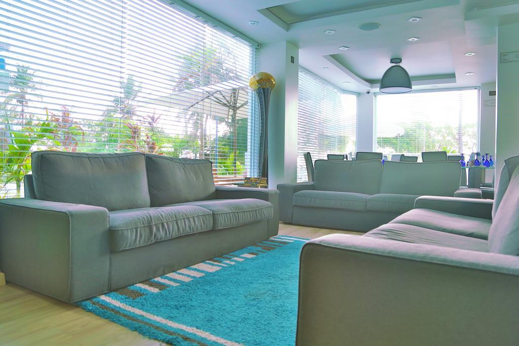 הולהומאל Airport Beach Hotel מראה חיצוני תמונה