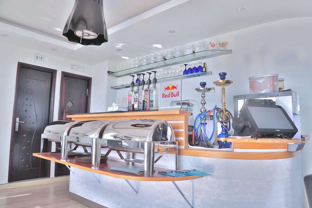 הולהומאל Airport Beach Hotel מראה חיצוני תמונה