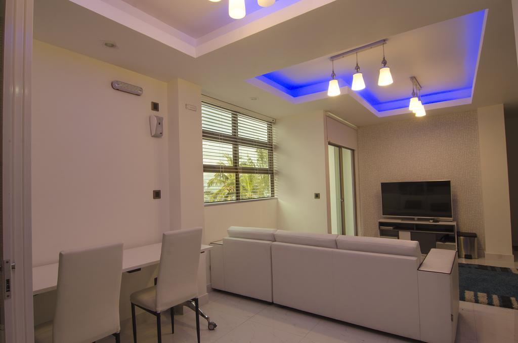 הולהומאל Airport Beach Hotel מראה חיצוני תמונה
