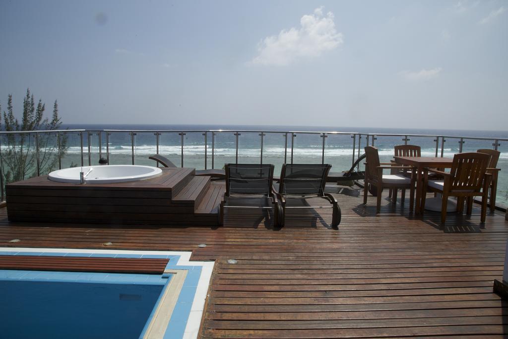 הולהומאל Airport Beach Hotel מראה חיצוני תמונה