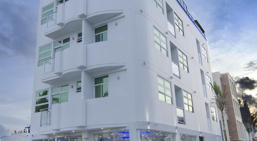הולהומאל Airport Beach Hotel מראה חיצוני תמונה