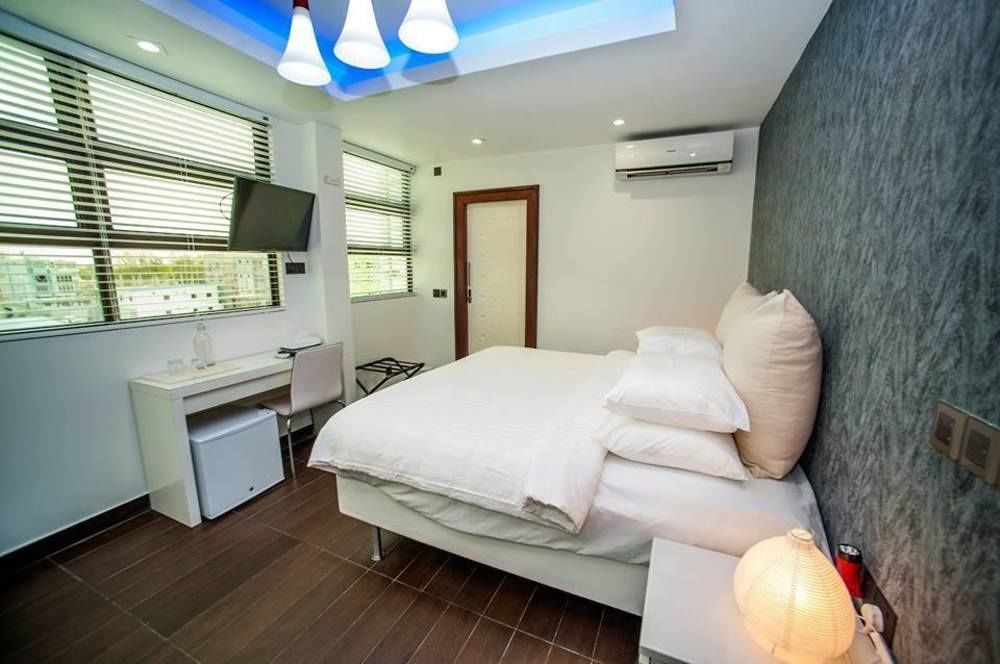 הולהומאל Airport Beach Hotel מראה חיצוני תמונה