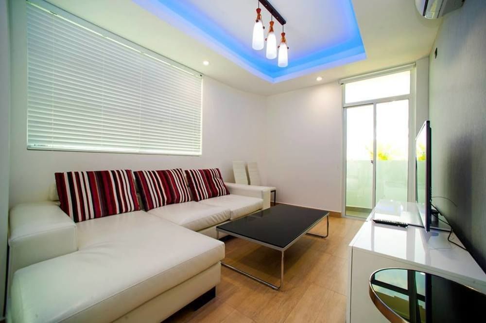 הולהומאל Airport Beach Hotel מראה חיצוני תמונה