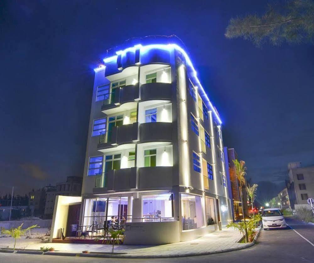 הולהומאל Airport Beach Hotel מראה חיצוני תמונה