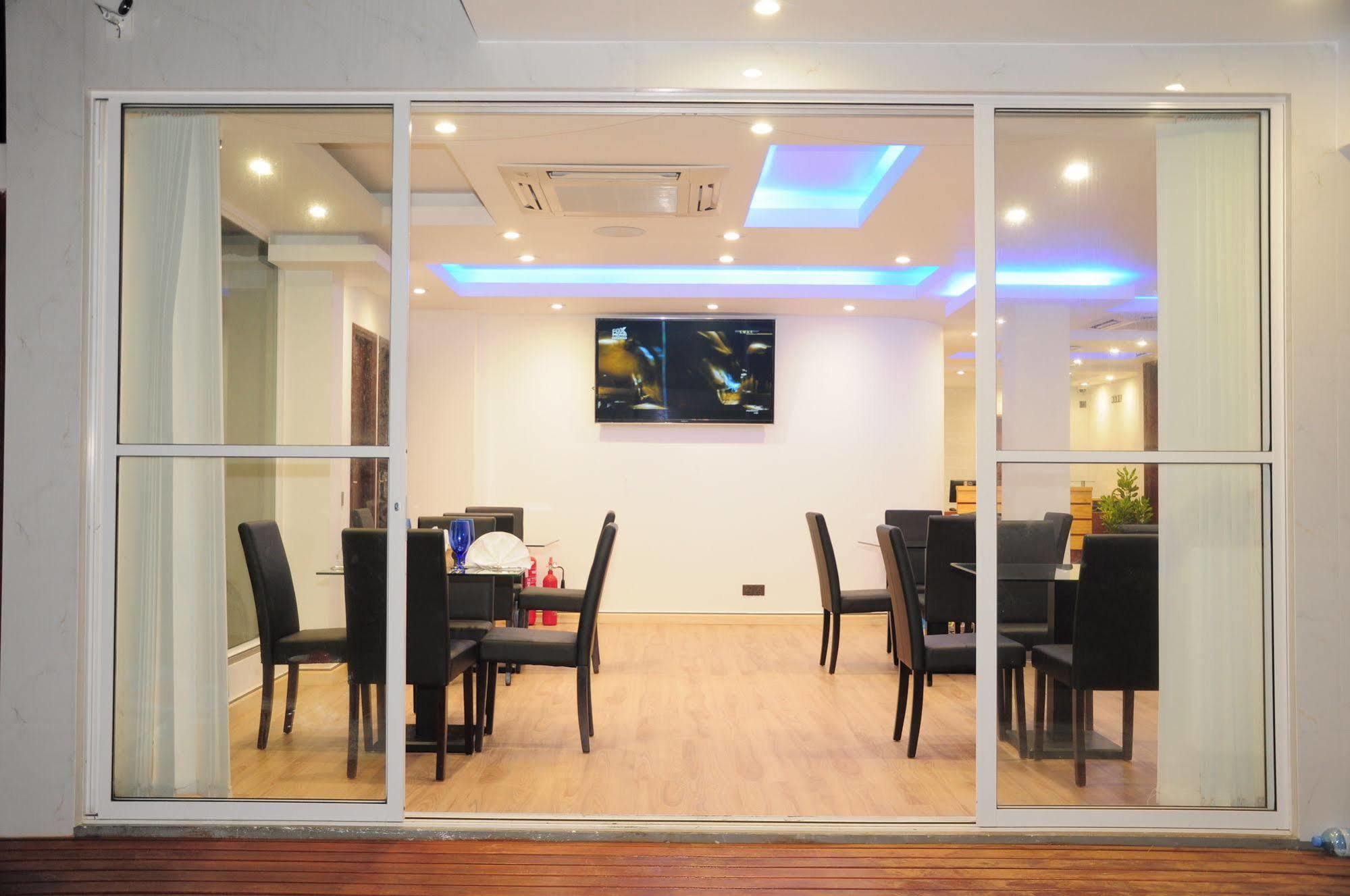 הולהומאל Airport Beach Hotel מראה חיצוני תמונה