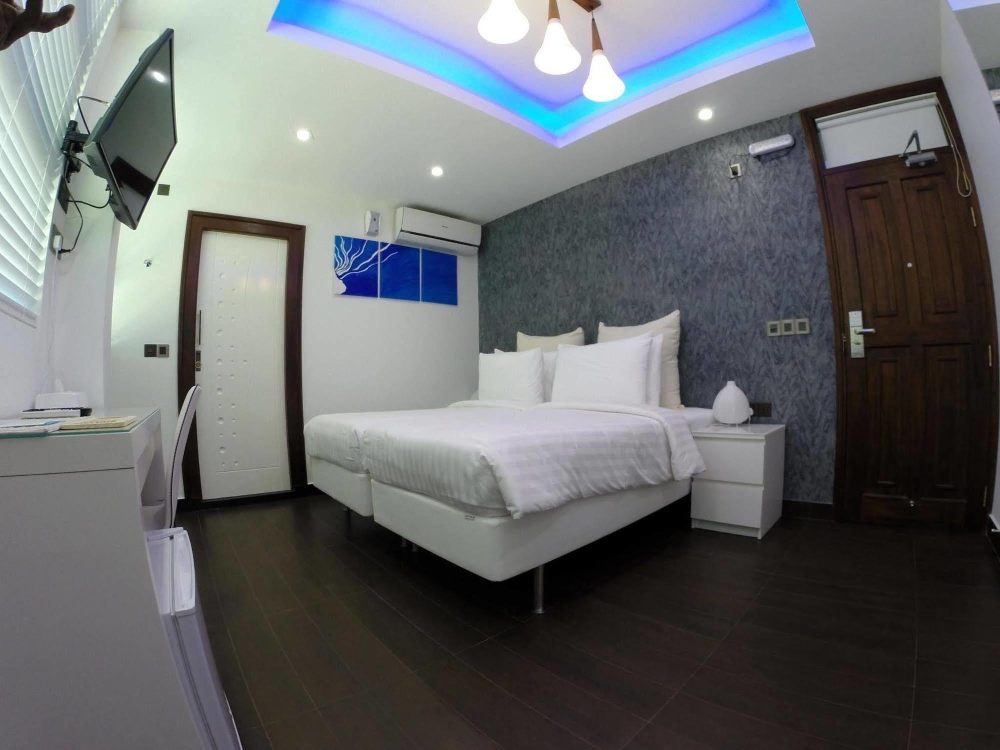 הולהומאל Airport Beach Hotel מראה חיצוני תמונה