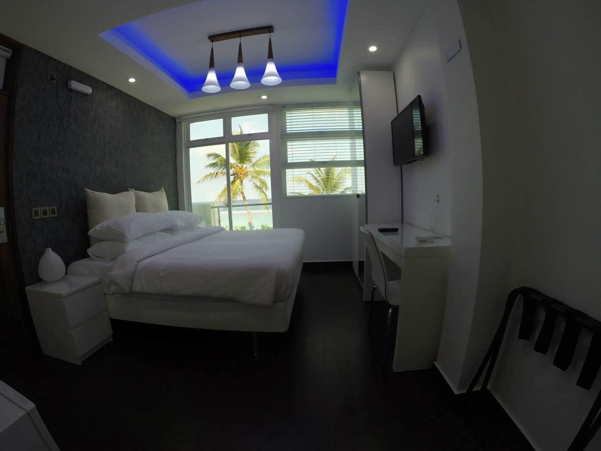הולהומאל Airport Beach Hotel מראה חיצוני תמונה
