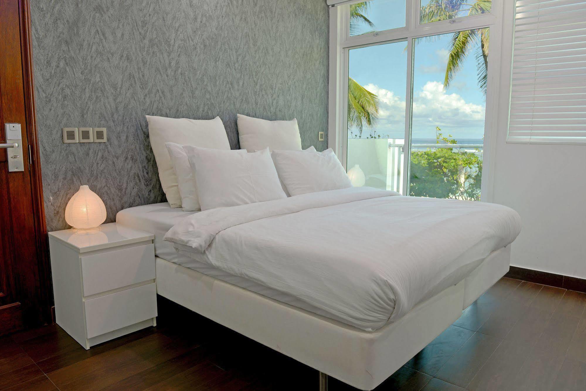 הולהומאל Airport Beach Hotel מראה חיצוני תמונה