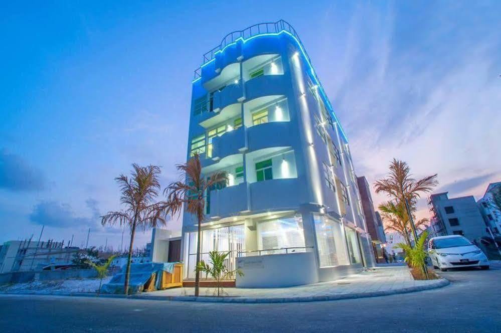 הולהומאל Airport Beach Hotel מראה חיצוני תמונה